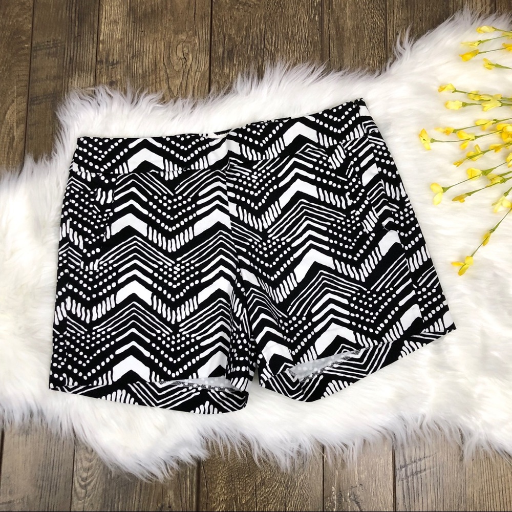 ☀️3/$25☀️ J. Crew Chevron Side Zip Dress Shorts Size 6